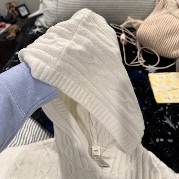 ALO sweater - Picture 8 of 11